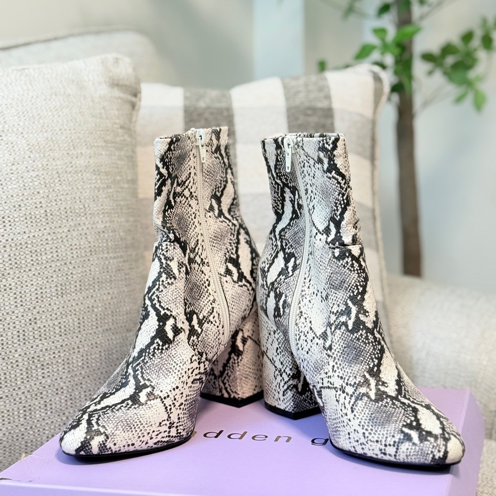 Madden Girl “Rally” Snake Print Booties – Size 9